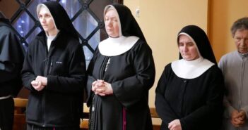 монахині черниці