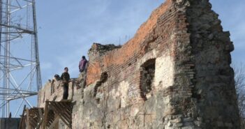 мур Високий замок