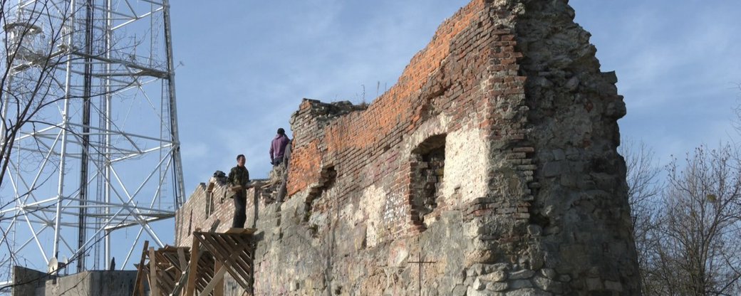 мур Високий замок
