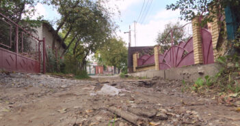 Збоїща погана дорога віддалений мікрорайон занедбаність