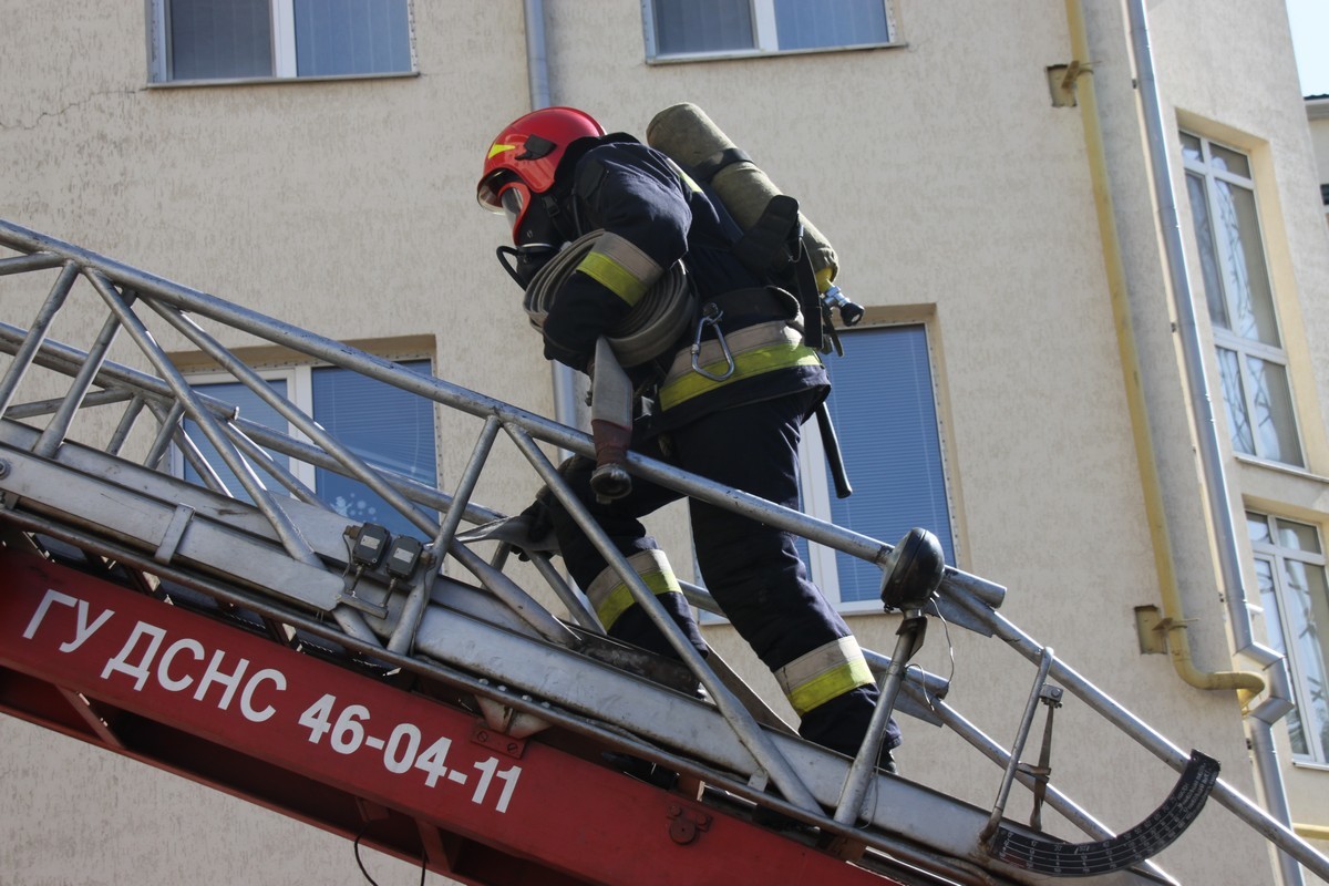 рятувальник порятунок служба драбина пожежа допомога