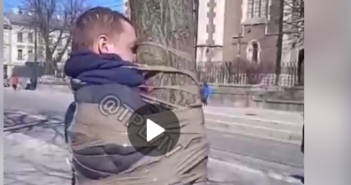 У Львові мешканці покарали злодія і прив’язали його до дерева. Відео
