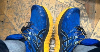 кросівки прапор