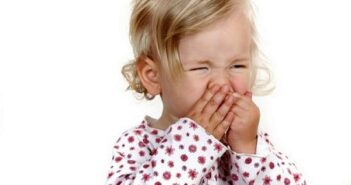 алергія дитина дівчинка хвороба нежить ніс свербіння