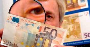 євро гроші хабар фальш лупа підробка купюра банкнота