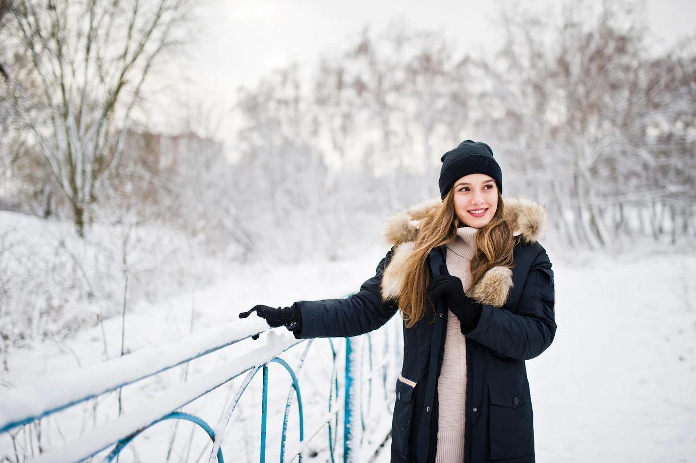 Як обрати стильну й теплу жіночу куртку на зиму? зимова куртка пуховик парка зима сніг