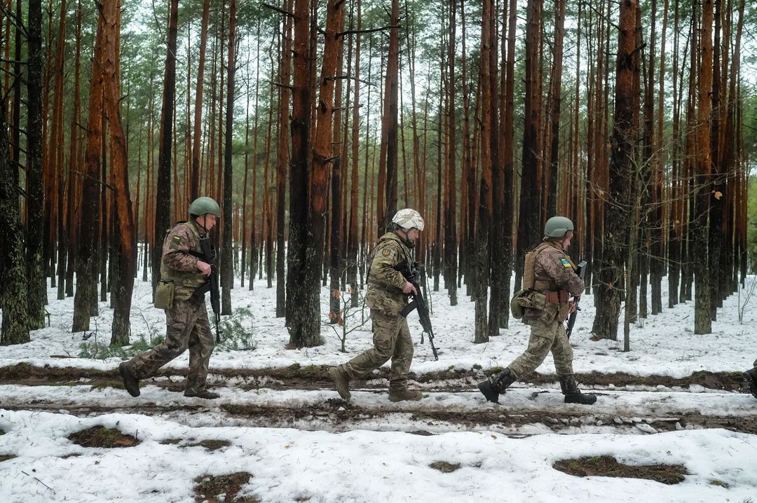 війна ЗСУ солдати військові бойове завдання Білорусь ліс зима війна