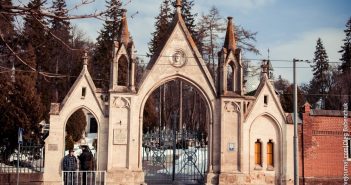 личаківський цвинтар кладовище брама вхід
