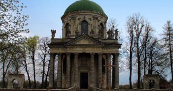 Костел Воздвиження та святого Йосипа, Підгірці каплиця Жевуських Підгорецький замок Підгірці