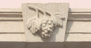 середньовічна реклама виноград Львів