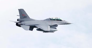 літак винищувач F-16