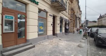 обвал балкон місто цегла