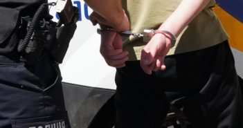арешт злочин злочинець поліціє затримання кайданки наручники