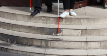 сліпі люди незрячі неповносправні інваліди порушення зору