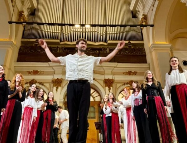 Хор «Гомін» передав 25 автівок для ЗСУ у межах збору «Народний гомін»