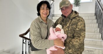 52-річна захисниця народила здорову доньку у Львові: лікарі назвали пологи унікальними