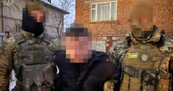 У Винниках «на гарячому» взяли організатора каналу переправлення закордон: $13 000 за втечу до Угорщини